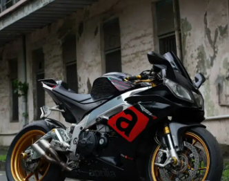 2013-18300-km-2013-aprilia-rsv4-aprc-big-0