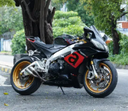 2013-18300-km-2013-aprilia-rsv4-aprc-big-1