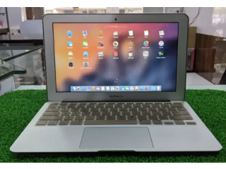 Apple macbook air( 11-inch mid 2015) core i5 4gb ram 128gb ssd