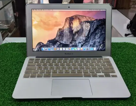 apple-macbook-air-11-inch-mid-2015-core-i5-4gb-ram-128gb-ssd-big-1