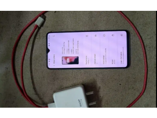 One plus 7t 8gb ramm 256gb internel very good condition with charger