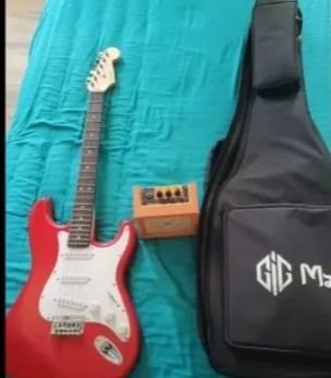 electric-guitar-with-amplifier-and-bag-big-0